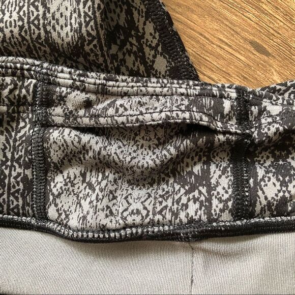 Athleta Grey&Black Capri Patterned Leggings - Picture 8 of 10